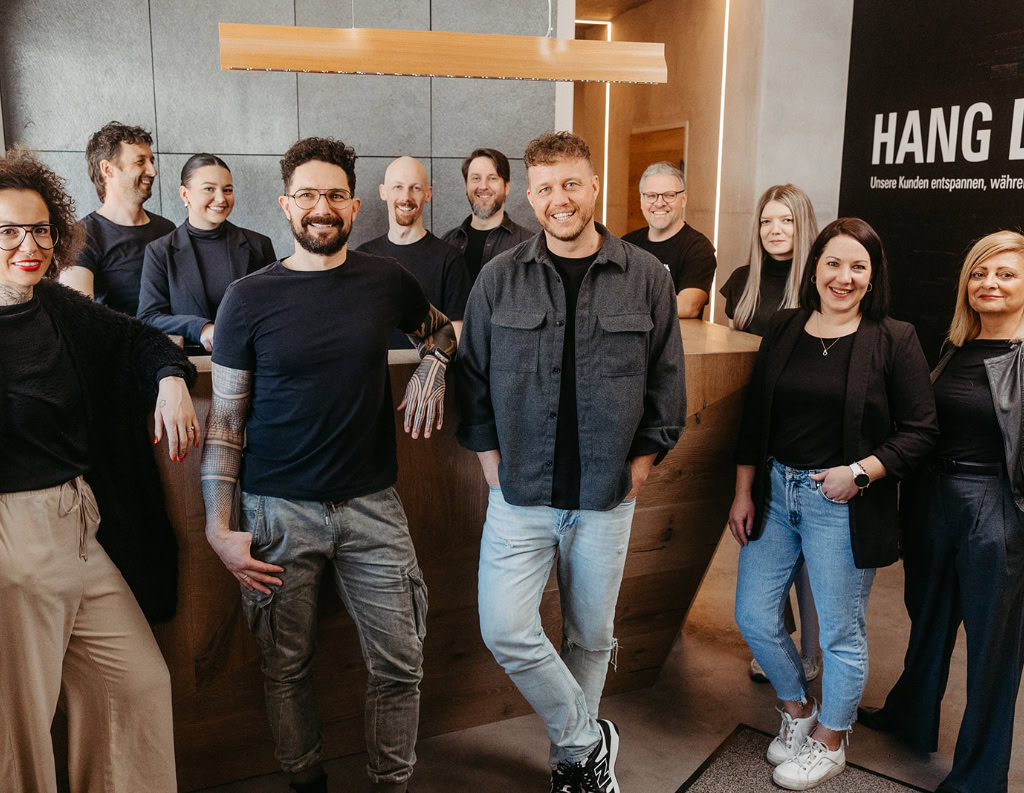 Das baukreis Team steht am Empfang.